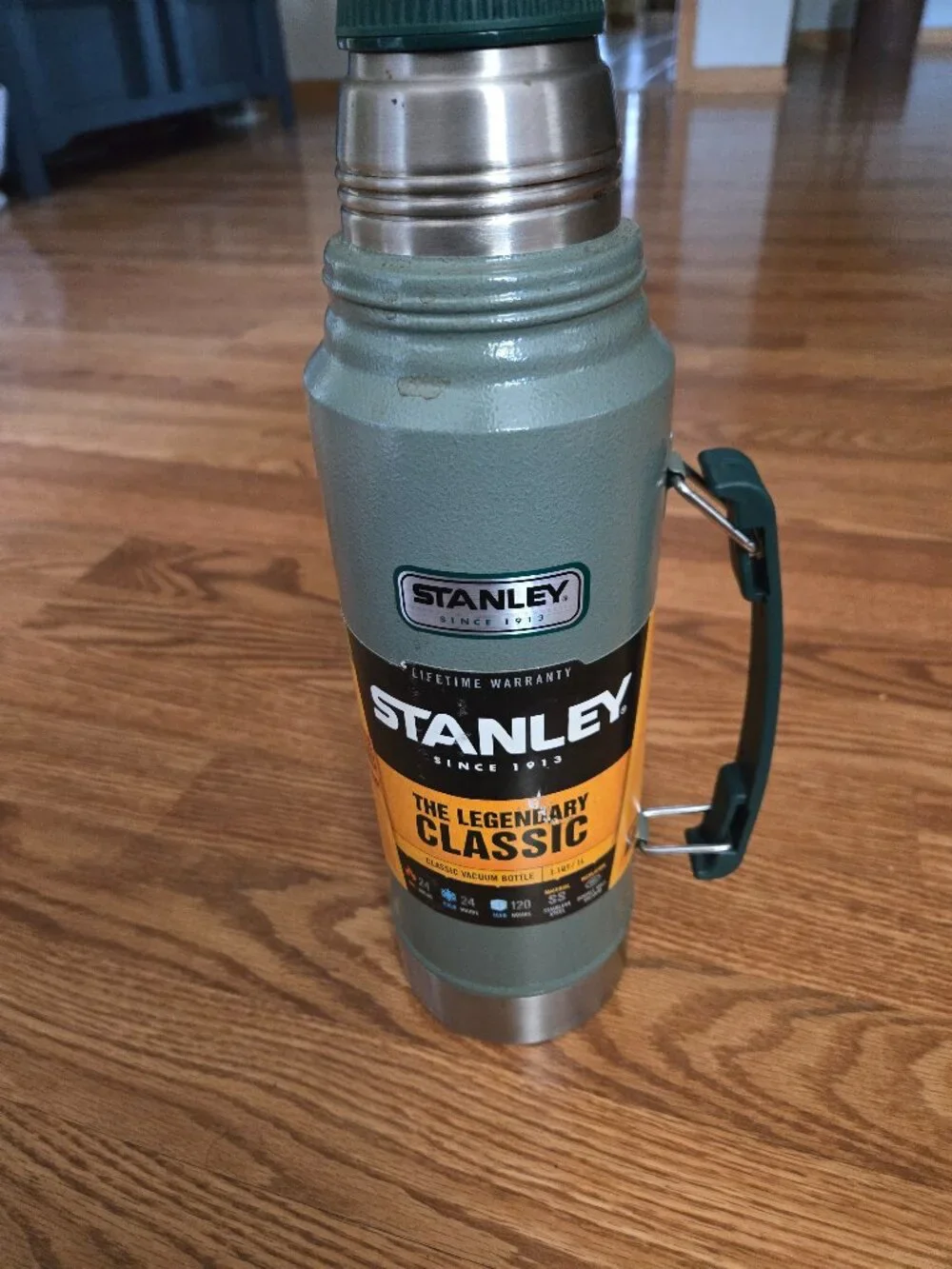 NEW Stanley 1.1 Quart Green Stainless Steel Vacuum Thermos Bottle - Picture 1 of 1